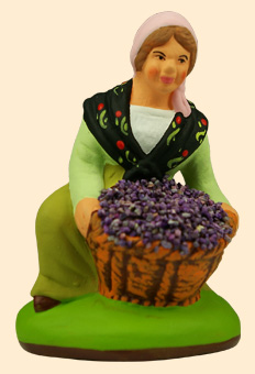 FEMME A LA LAVANDE A GENOUX