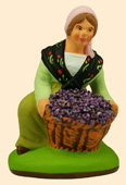 FEMME À LA LAVANDE À GENOUX